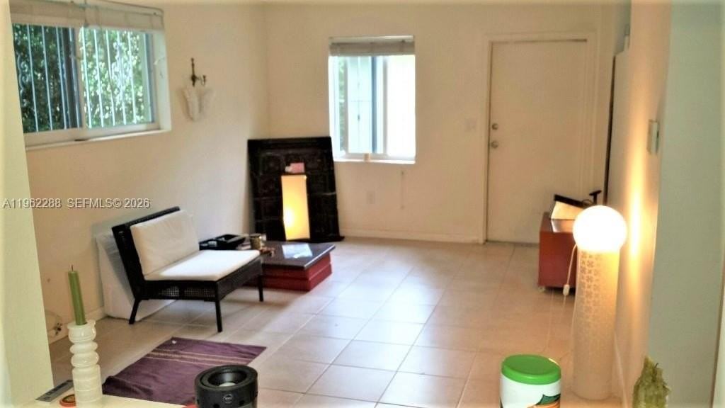 49 Ne 44th St - Photo 2 of 6