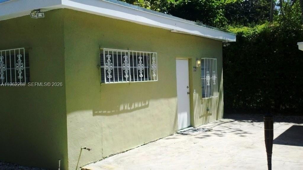 49 Ne 44th St - Photo 3 of 6