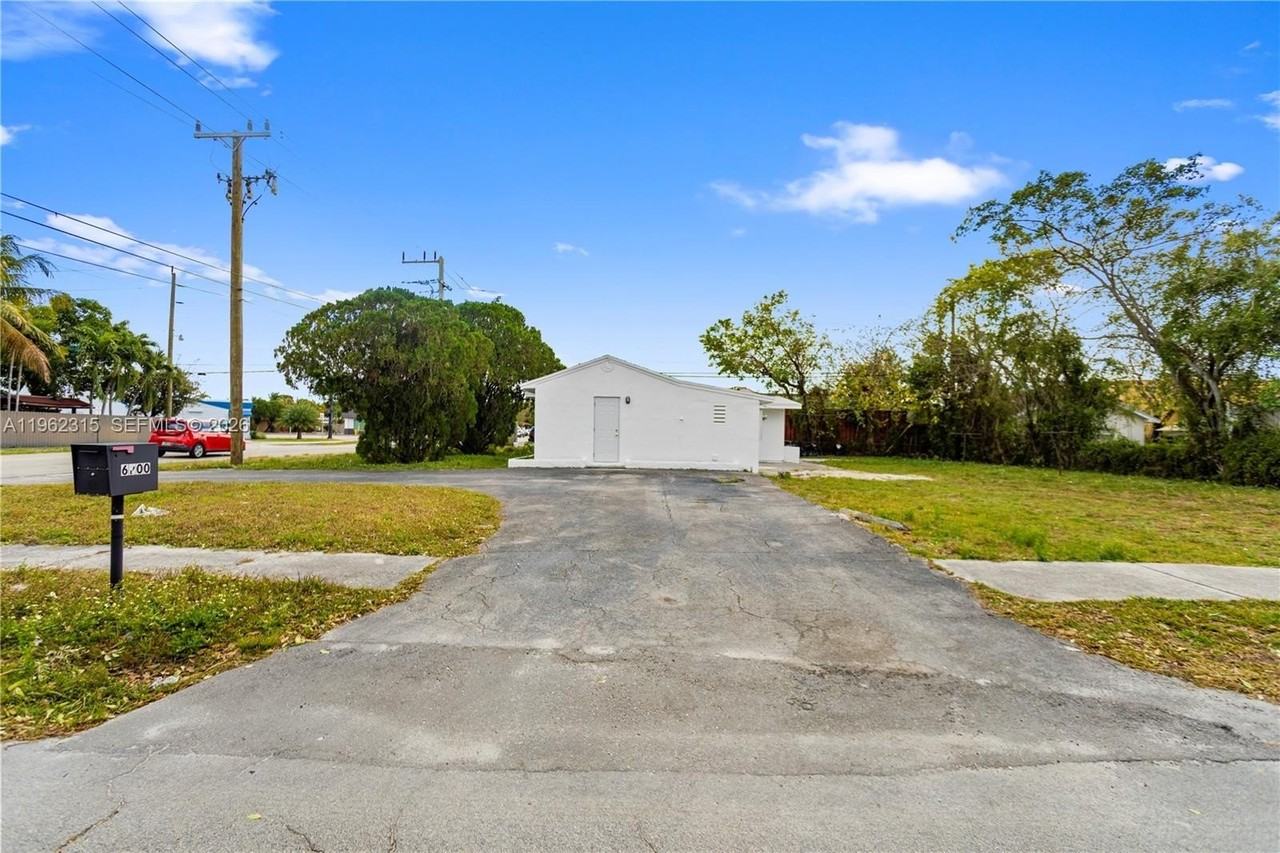 6200 Fletcher St - Photo 2 of 49