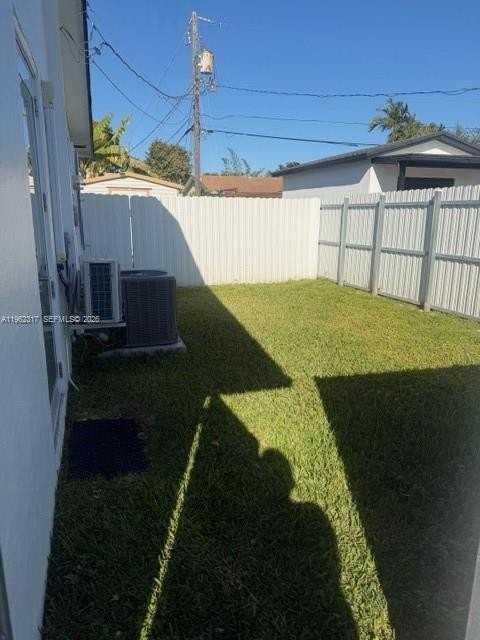 9937 Sw 194th St #B - Photo 5 of 5