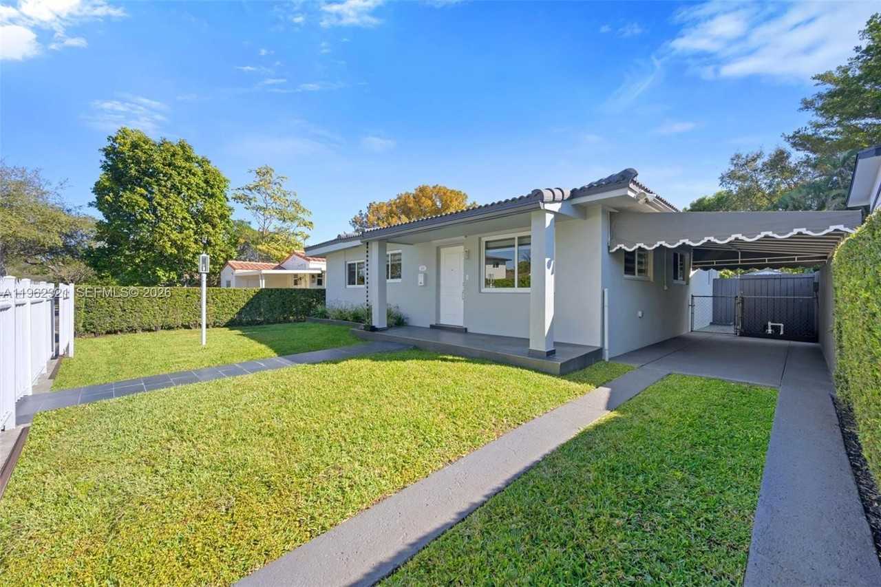 1811 Sw 18th Ave - Photo 2 of 25