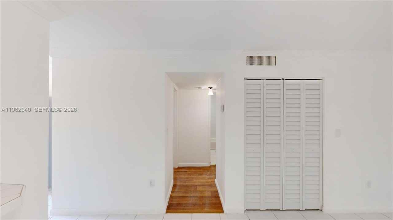 160 Sw 30th Ave #204A - Photo 5 of 13