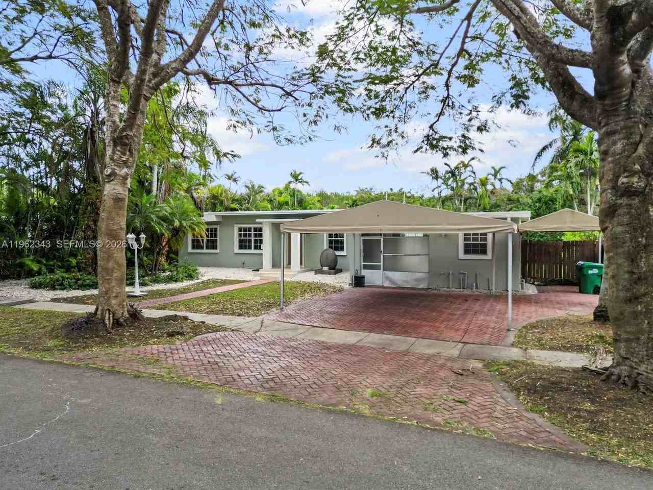 5940 Sw 47th St - Photo 2 of 50