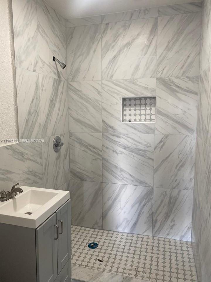 10030 W Indigo St #9 - Photo 3 of 4