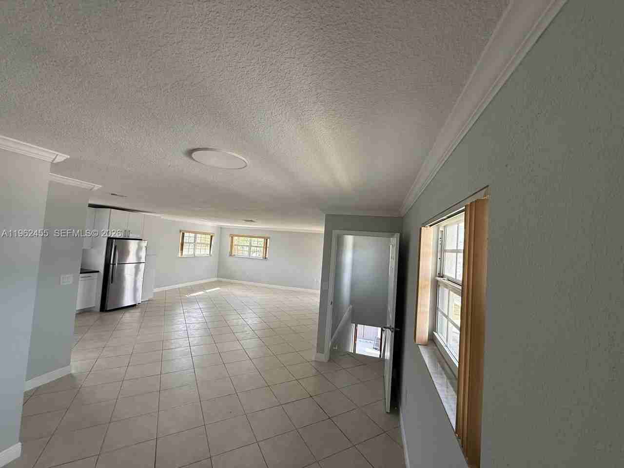 948 E 47th St #2ndFL - Photo 2 of 17