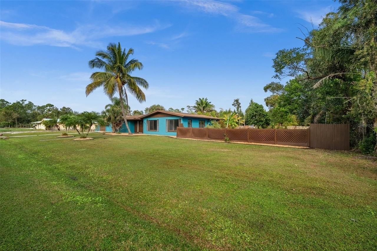 15380 Sunkist Dr - Photo 3 of 50