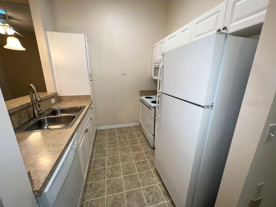 4004 Sw 26th Dr #33 - Photo 7 of 13