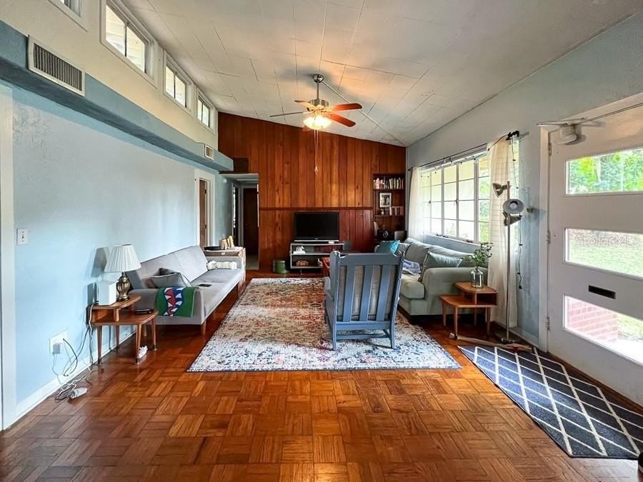 929 Nw 22nd St - Photo 2 of 18