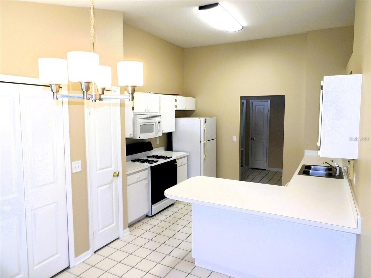 1802 Durkee Pl - Photo 5 of 16