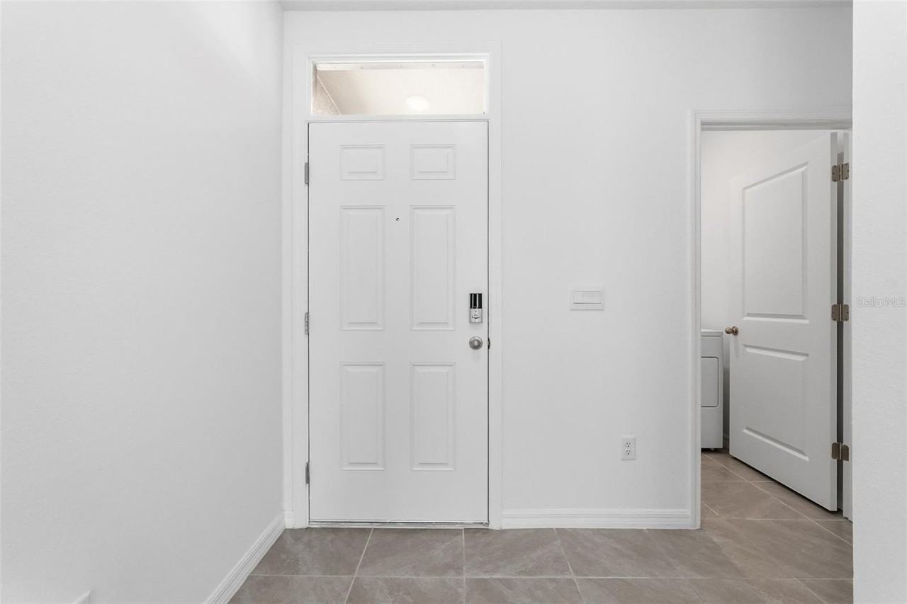 33358 Regent Canal St - Photo 6 of 38