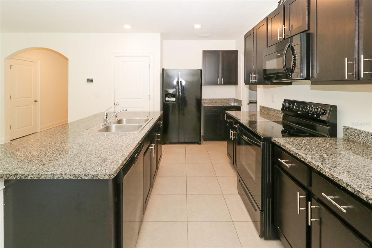 16200 Silent Sands Ln - Photo 4 of 39