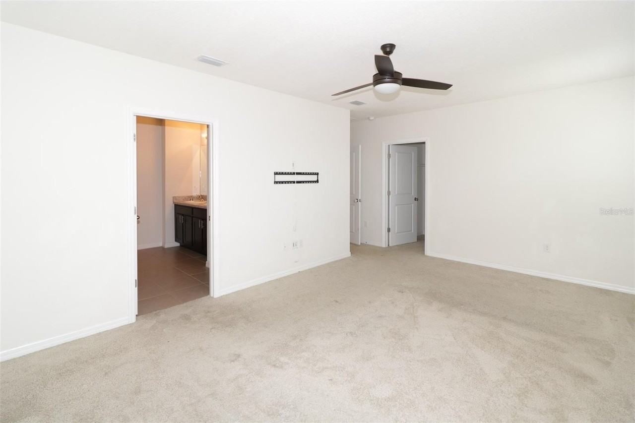 16200 Silent Sands Ln - Photo 5 of 39