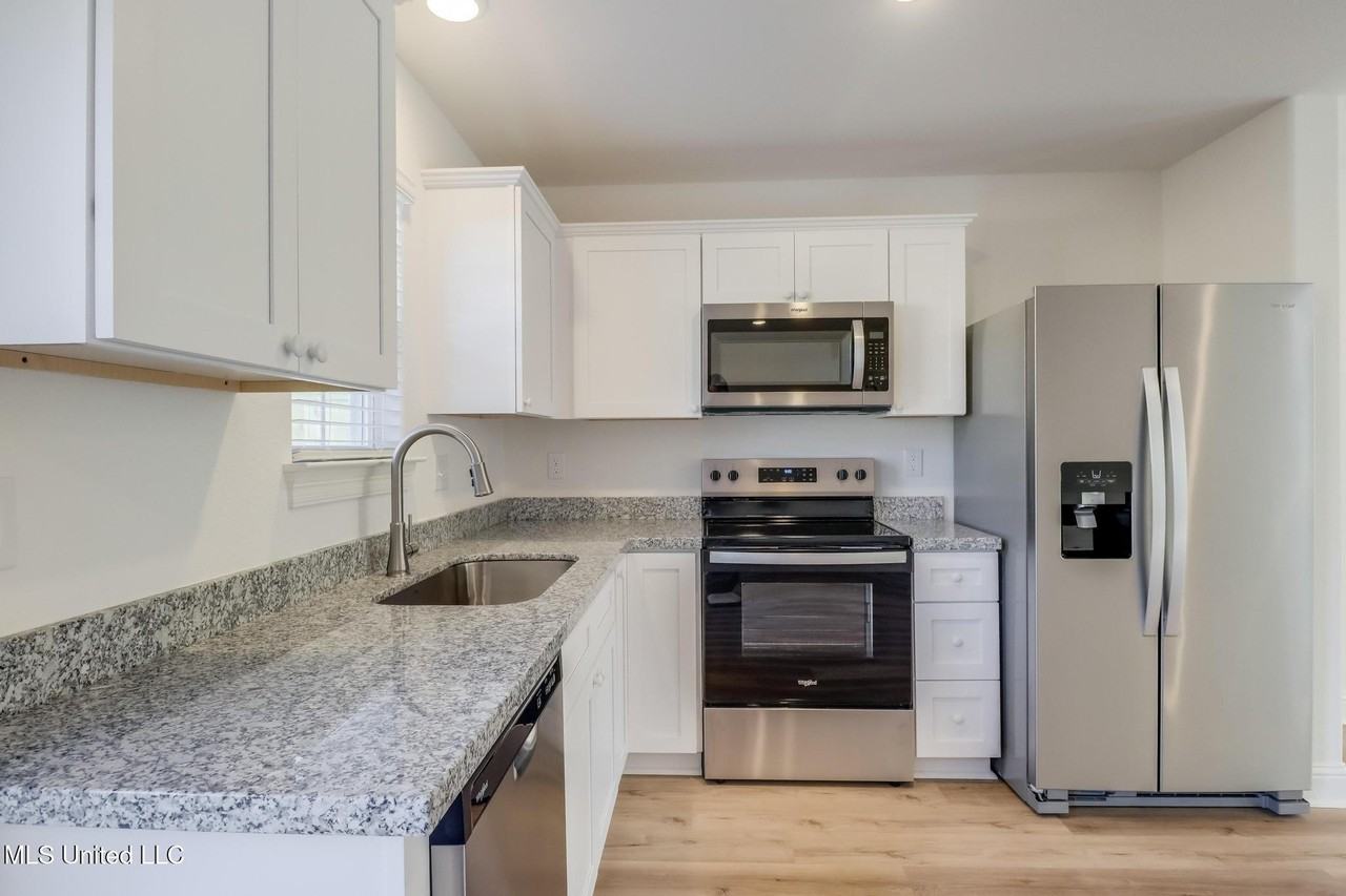 Waterford Cir - Photo 4 of 19