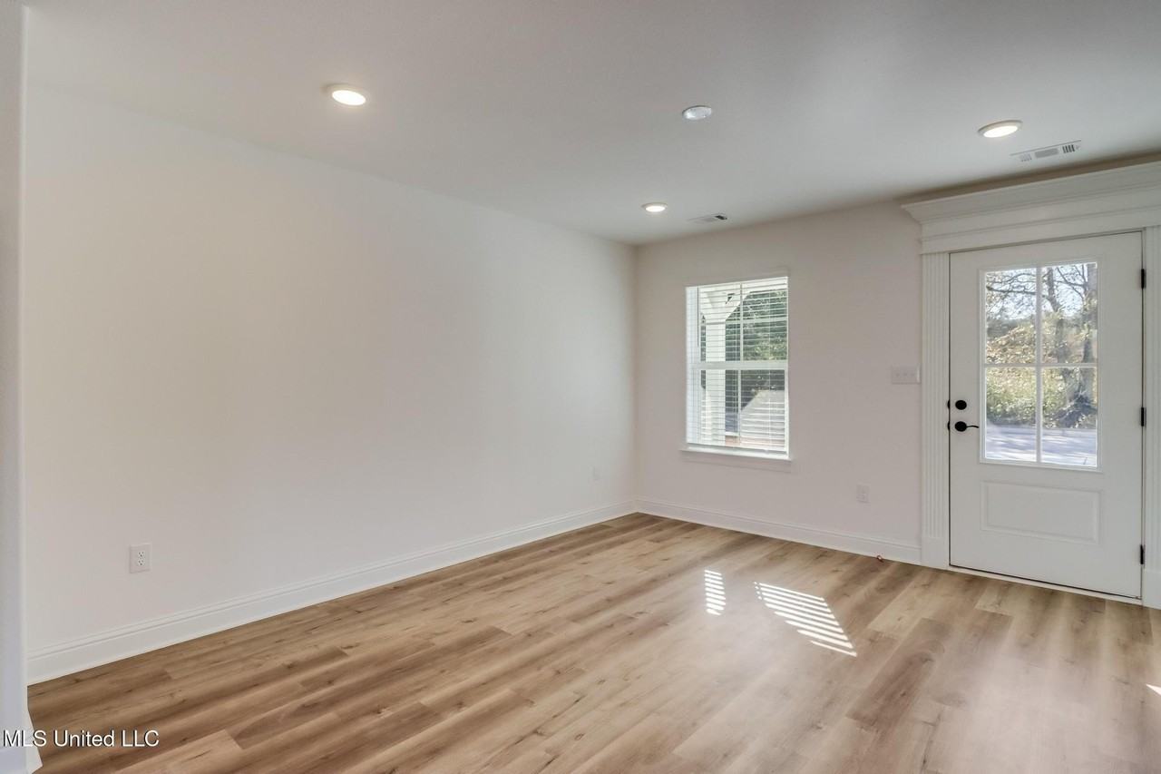 Waterford Cir - Photo 6 of 19