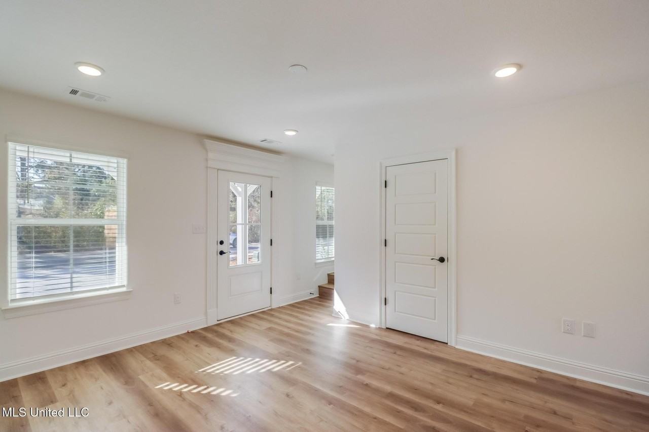 Waterford Cir - Photo 7 of 19