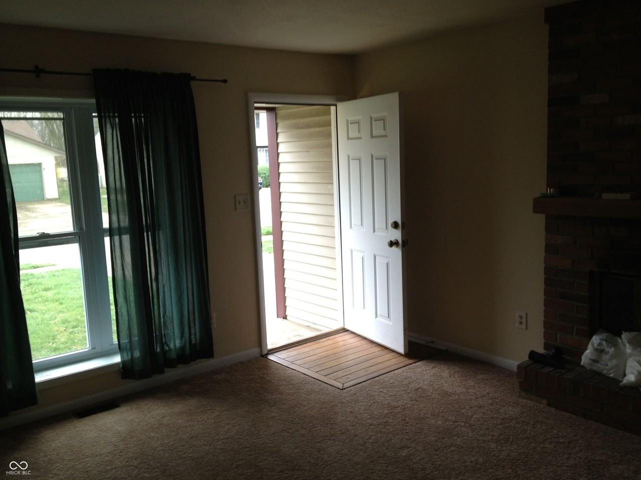 1107 Woodpointe Dr - Photo 2 of 12