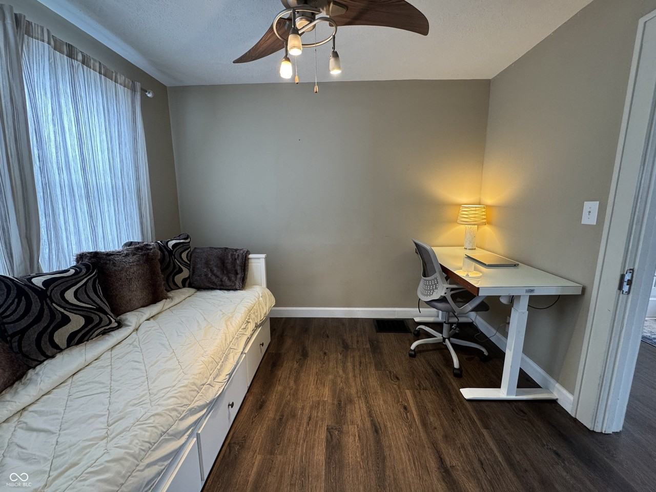 6186 Evanston Ave - Photo 3 of 22