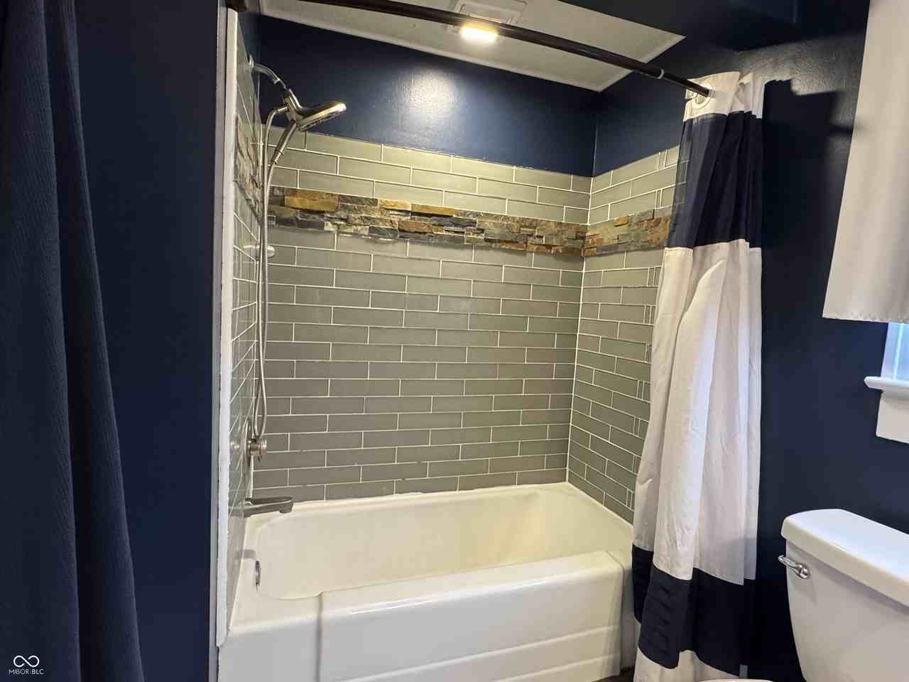 6186 Evanston Ave - Photo 7 of 22