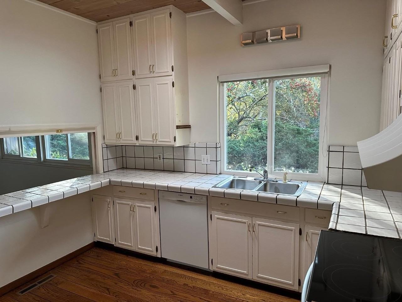 121 Escanyo Way - Photo 4 of 16