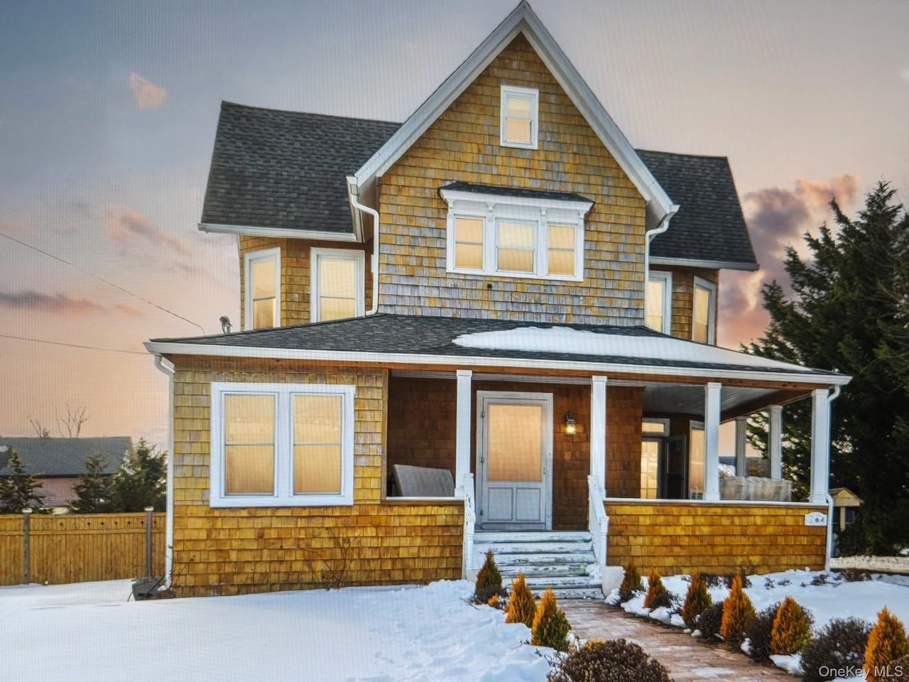 264 S Ocean Ave - Photo 2 of 10