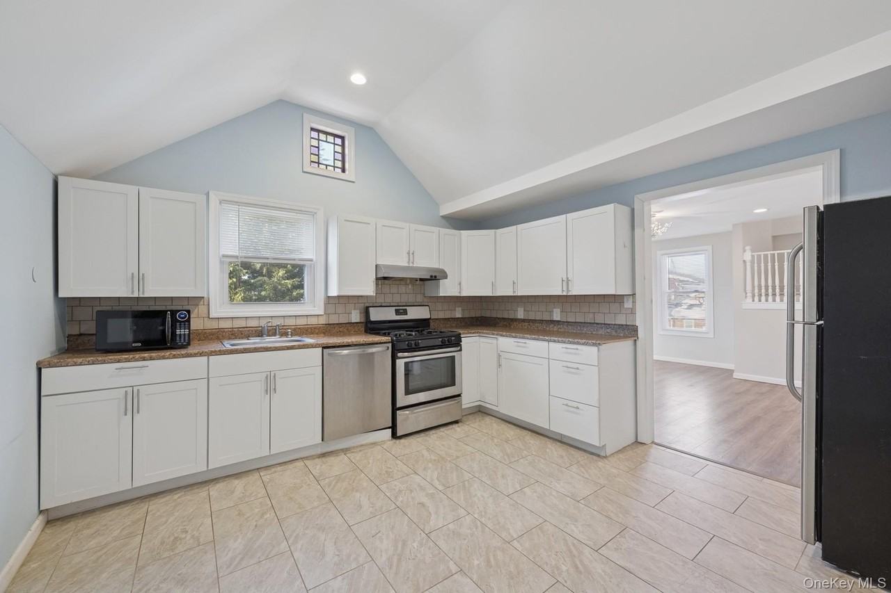 264 S Ocean Ave - Photo 4 of 10