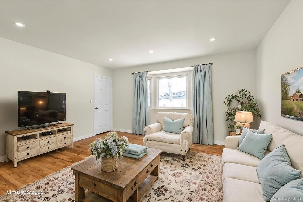 153 Vernon Valley Rd Apt 1 - Photo 3 of 10