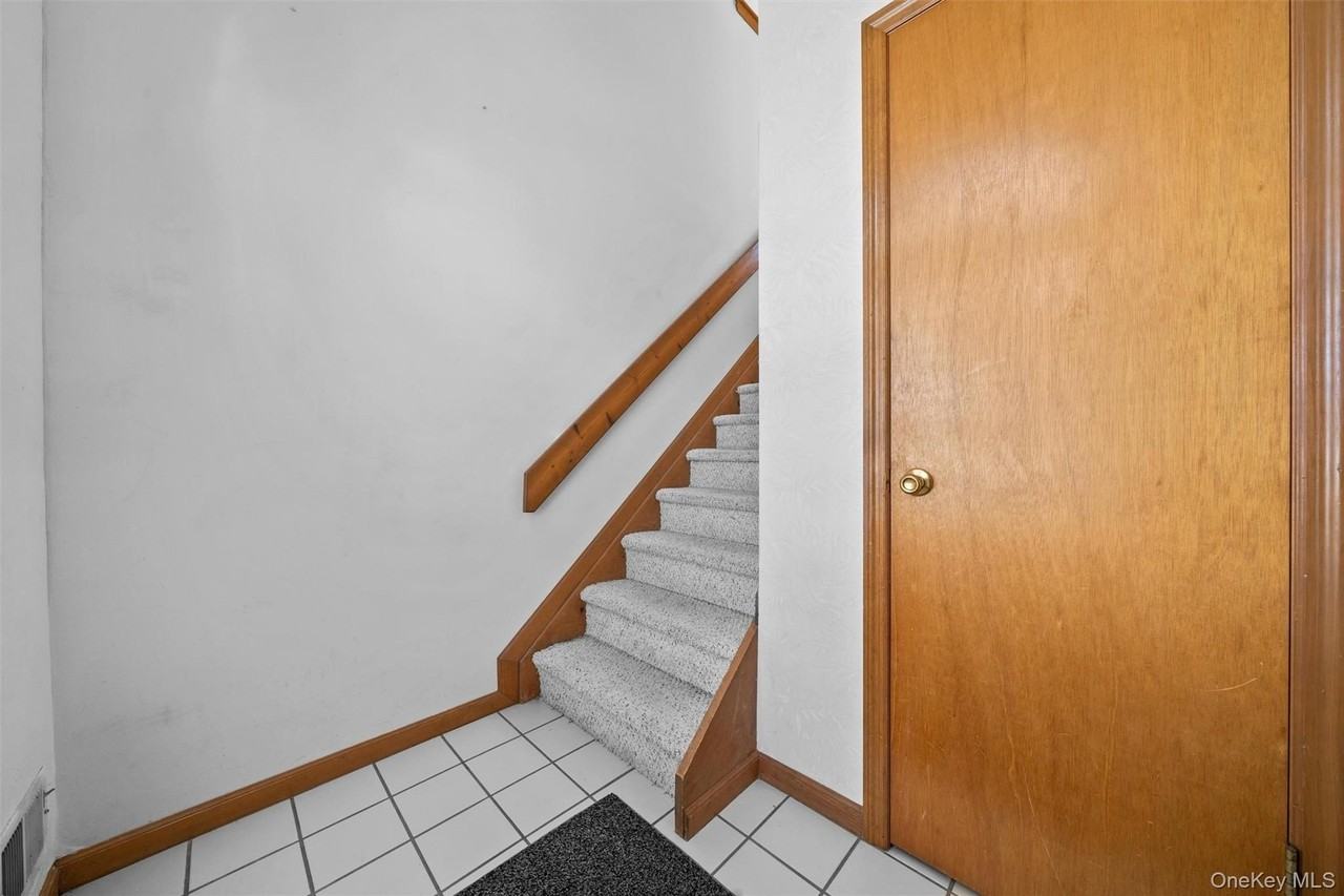 1104 Evergreen Ct - Photo 5 of 27