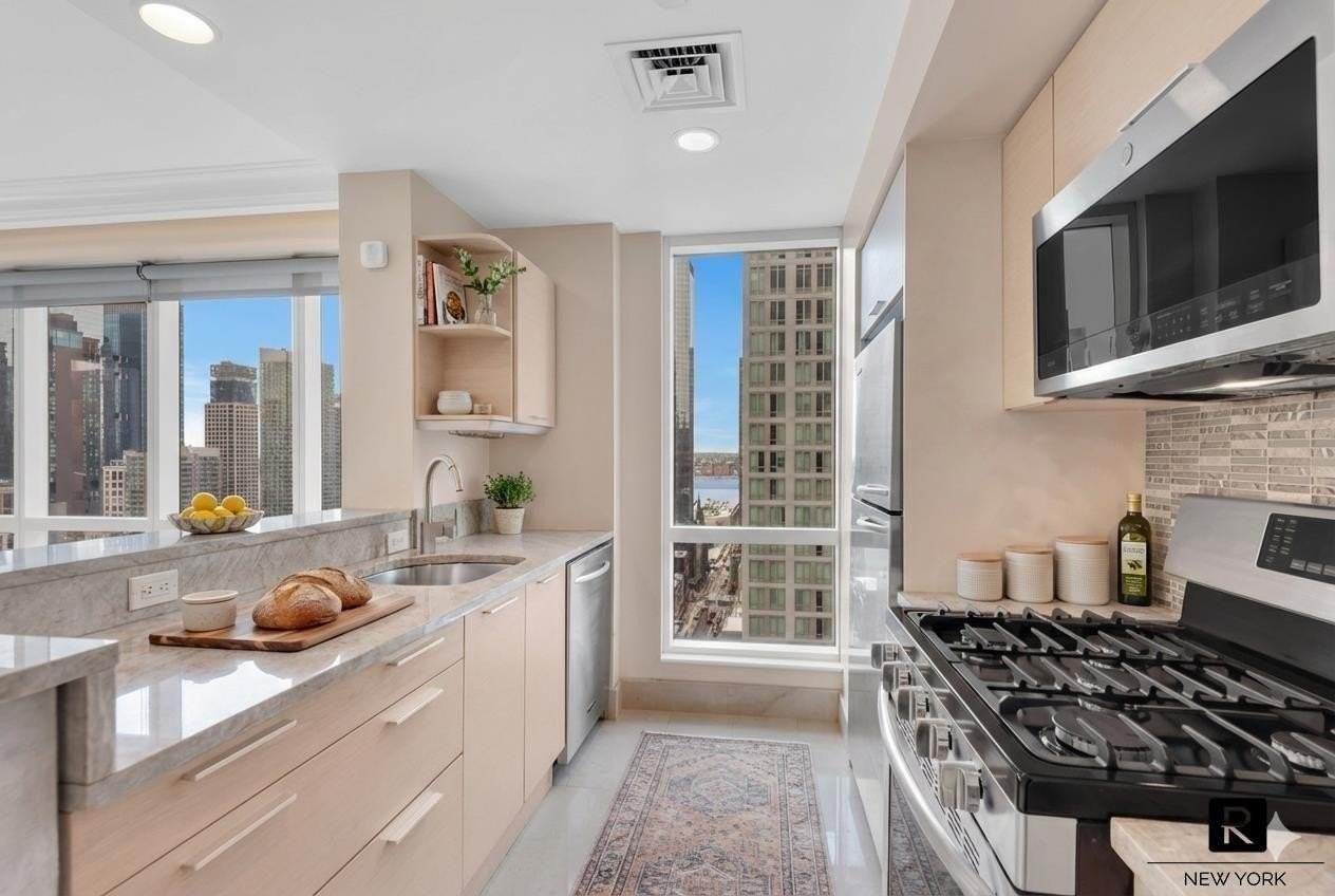 350 W 42nd St #25L - Photo 2 of 7