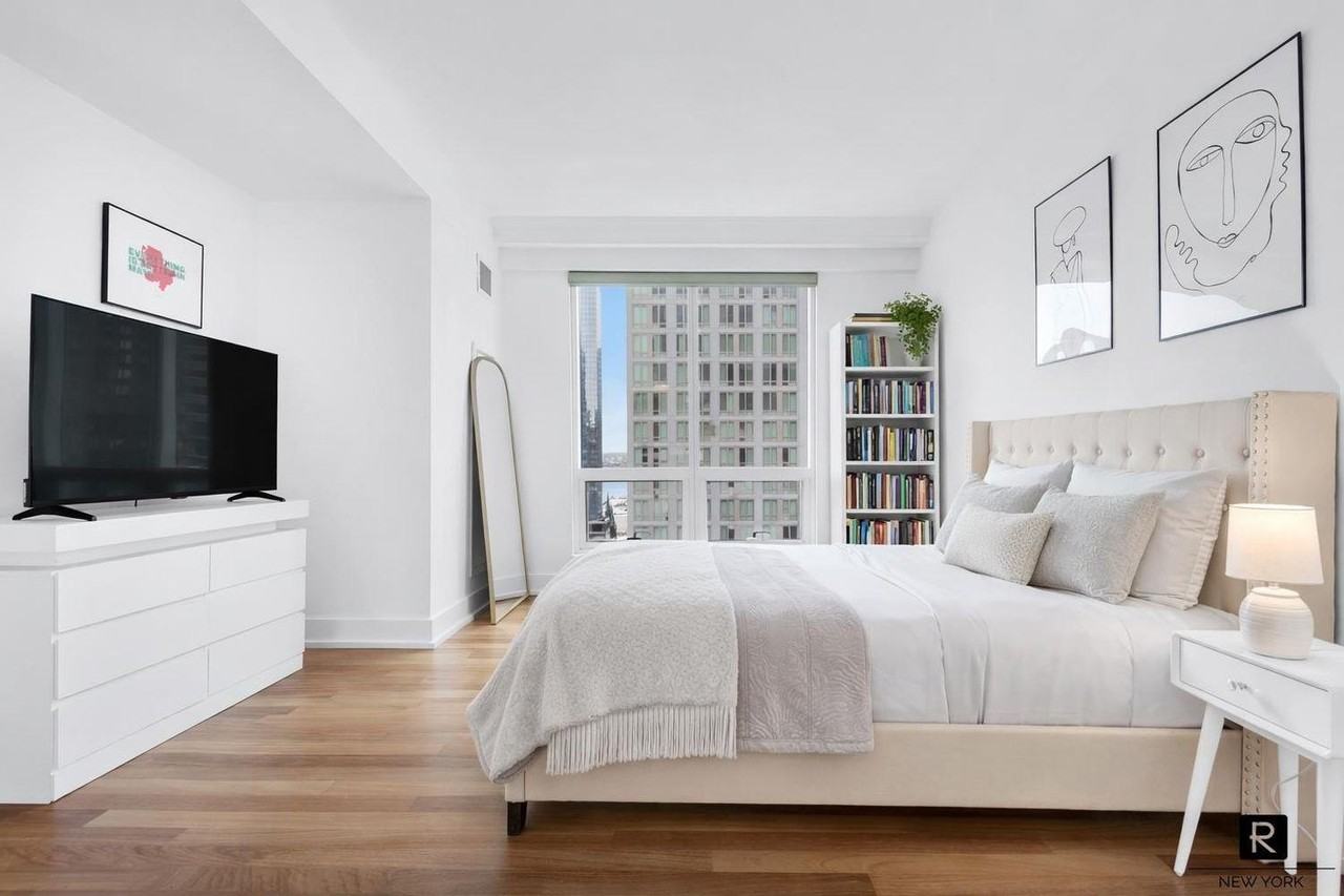 350 W 42nd St #25L - Photo 4 of 7