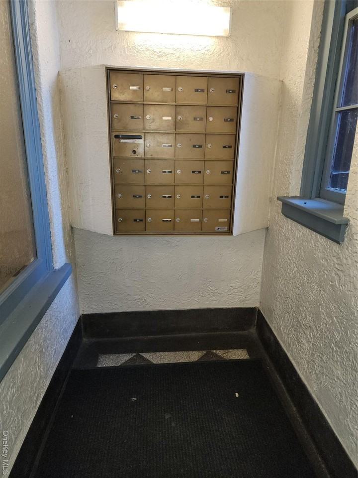 673 Locust St Apt 1g #1G - Photo 2 of 8