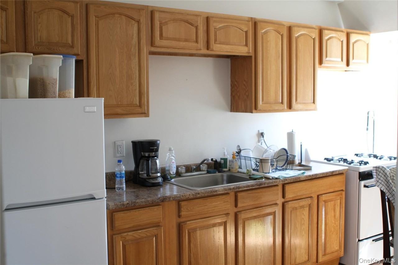 19 Elizabeth St Apt 4 #4 - Photo 4 of 7