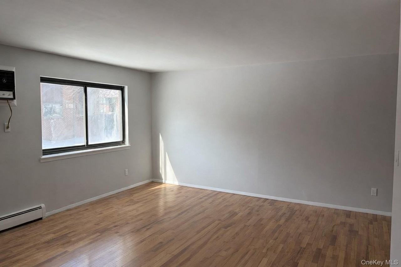 8 Charles Ln Apt 1b #1B - Photo 2 of 7