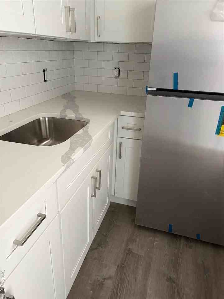 8 Charles Ln Apt 1b #1B - Photo 3 of 7