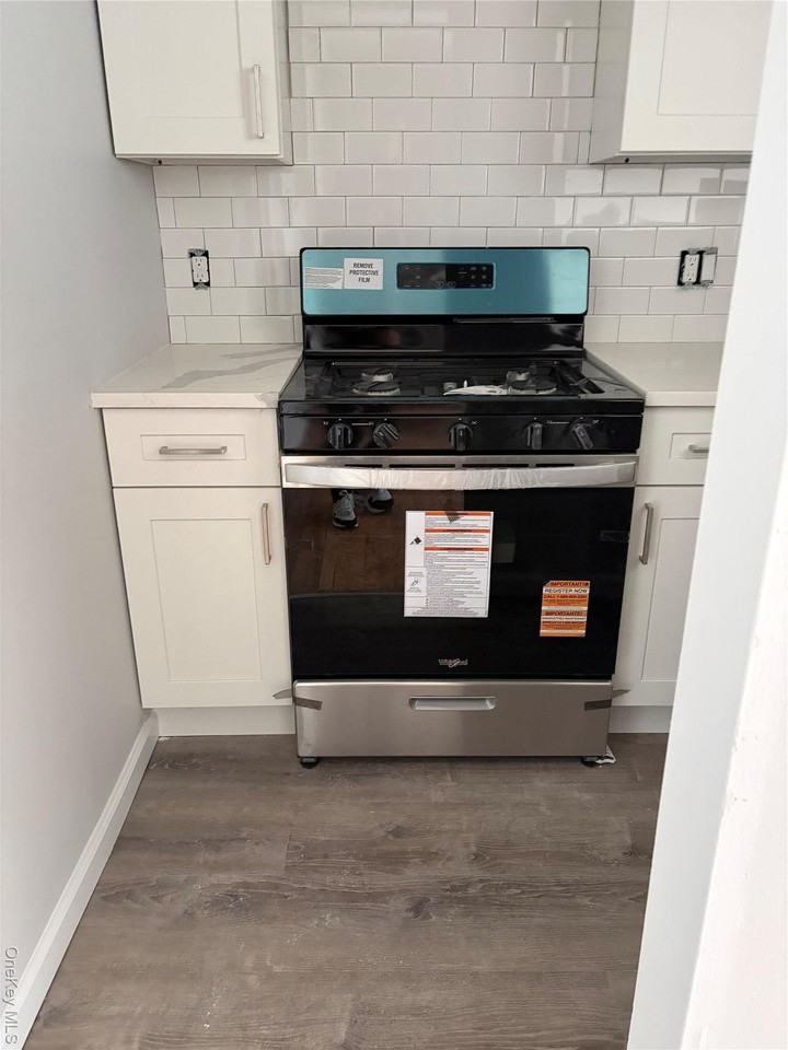 8 Charles Ln Apt 1b #1B - Photo 4 of 7