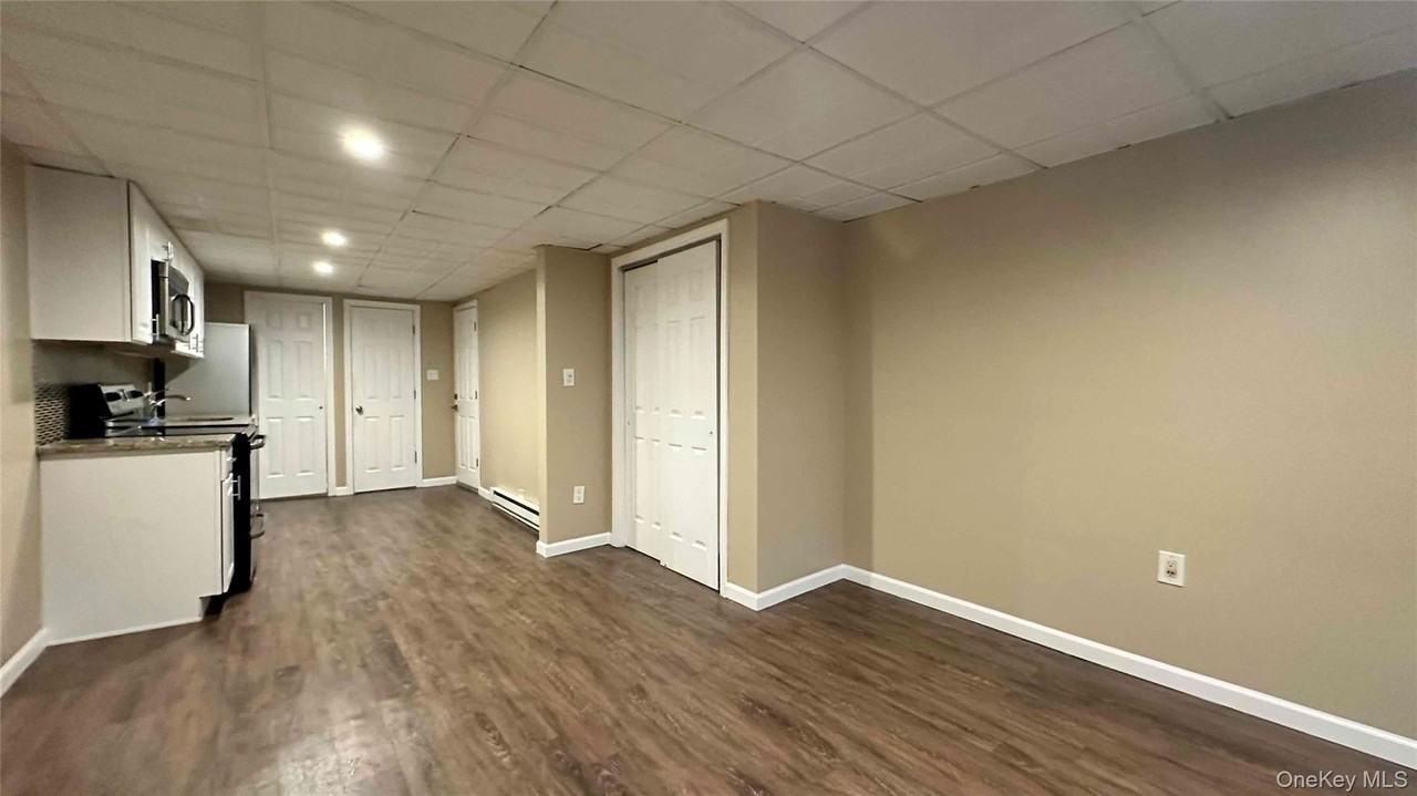 320 New York Ave Unit 3 #3 - Photo 3 of 6