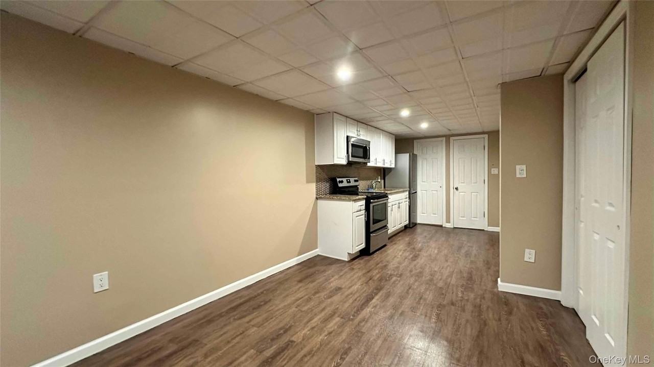 320 New York Ave Unit 3 #3 - Photo 4 of 6