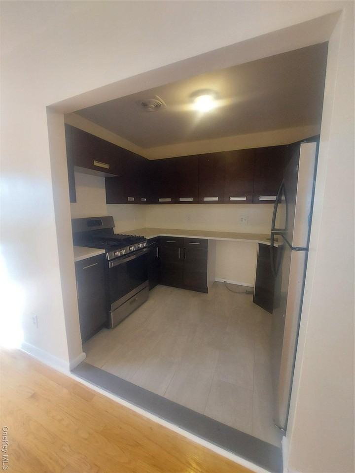 1123 Schenectady Ave - Photo 5 of 13