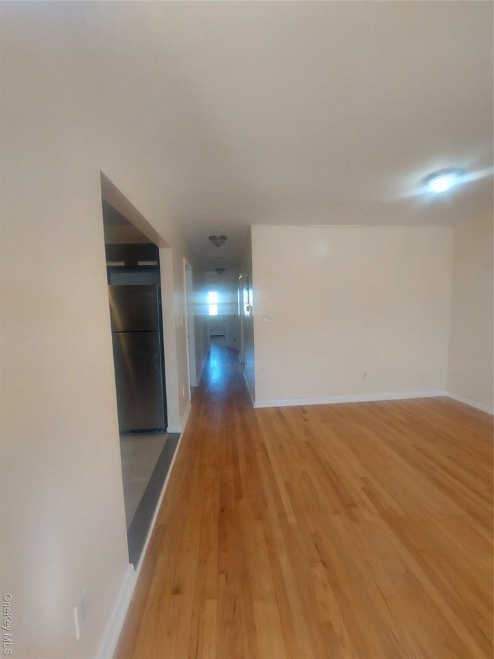 1123 Schenectady Ave - Photo 6 of 13