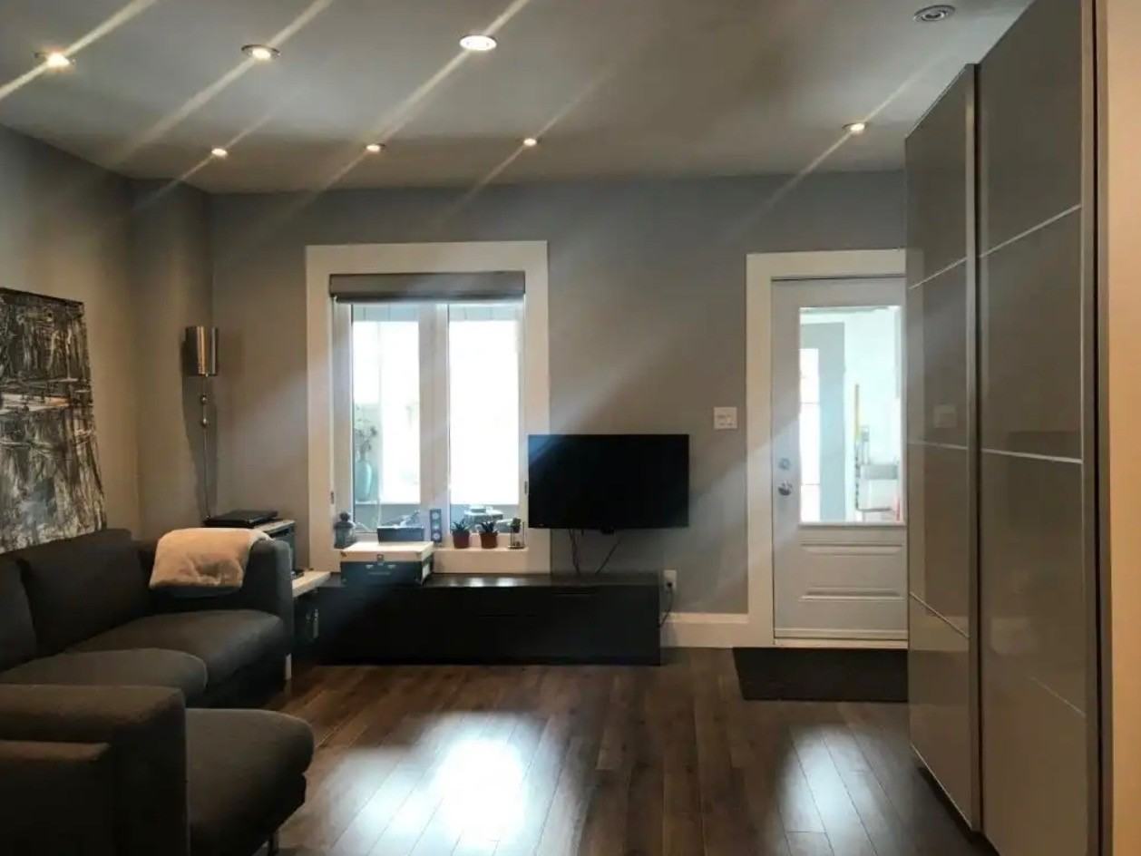 47 Hounslow Heath Road - Photo 3 of 13