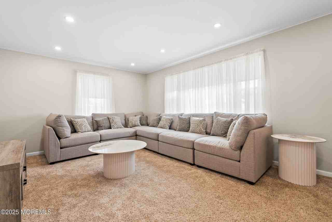 8 Nolan Dr - Photo 5 of 38