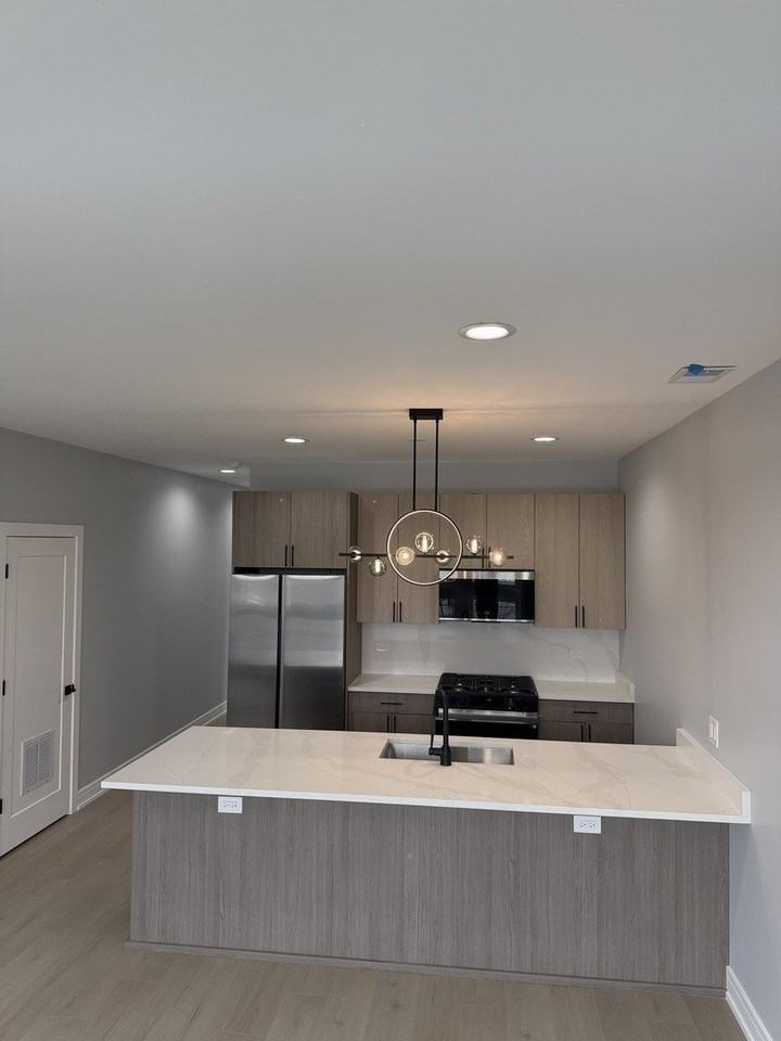 2622 W Adams St Unit 3 #3 - Photo 2 of 23