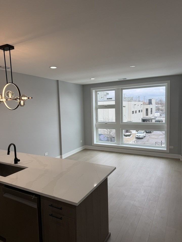 2622 W Adams St Unit 3 #3 - Photo 4 of 23