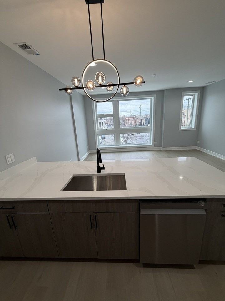 2622 W Adams St Unit 3 #3 - Photo 7 of 23