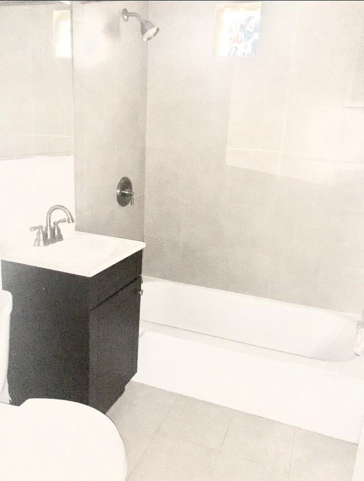 1264 W Byron St Apt 1 #1 - Photo 7 of 9