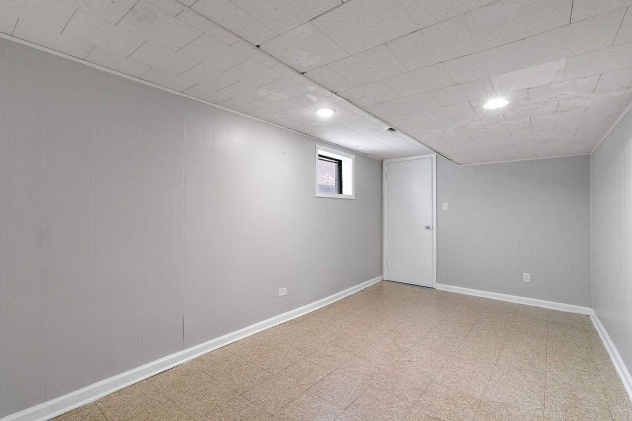 7216 S Central Park Ave - Photo 7 of 13