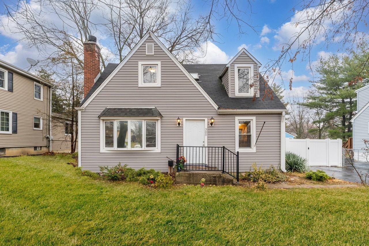 305 N Grace St - Photo 2 of 45