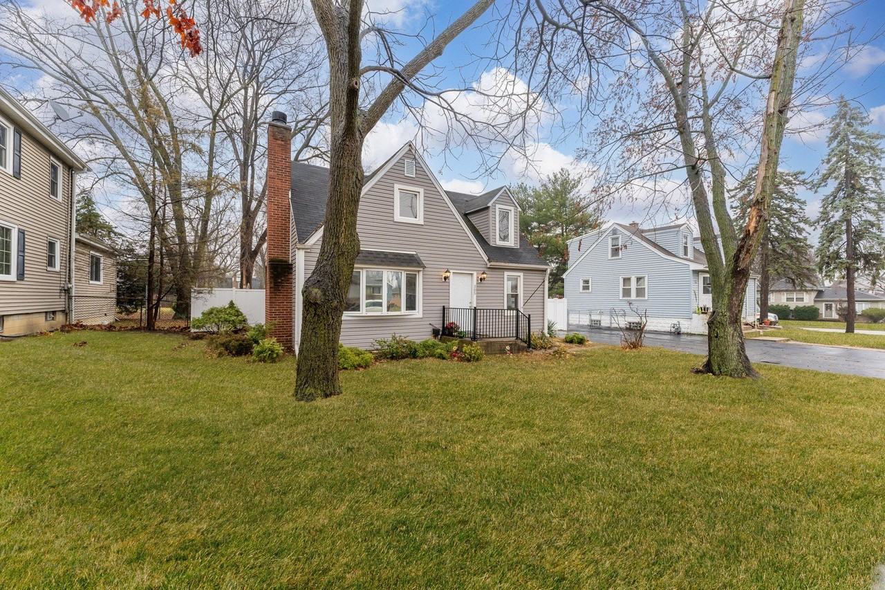 305 N Grace St - Photo 3 of 45