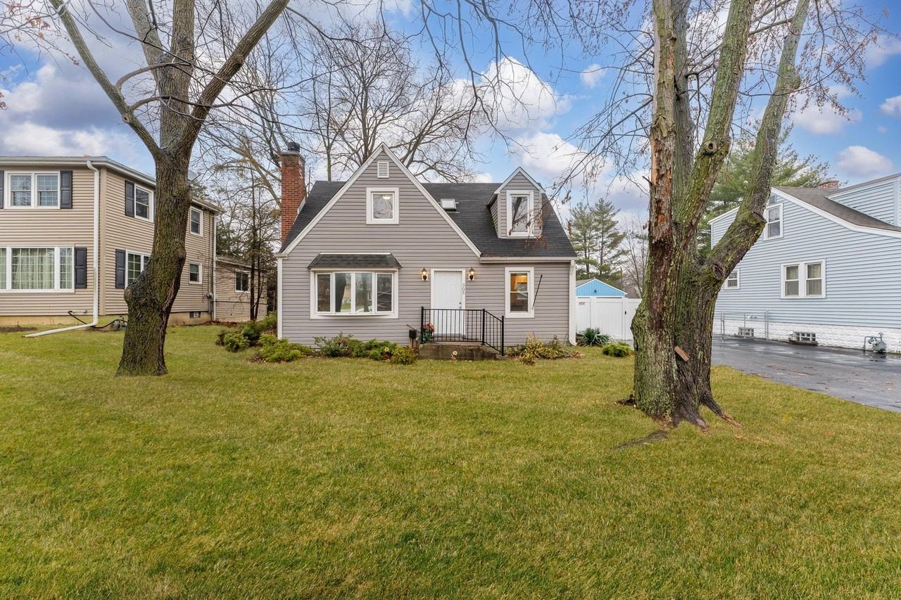 305 N Grace St - Photo 5 of 45