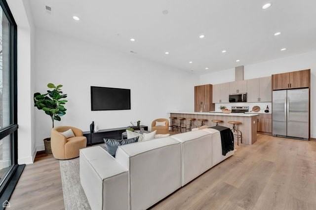 1612 W Hastings St Unit 301 #301 - Photo 3 of 19