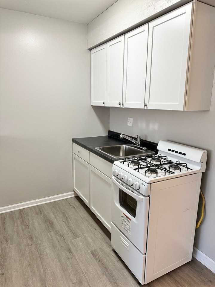 1940 Mark Ave Apt 15 #15 - Photo 3 of 7